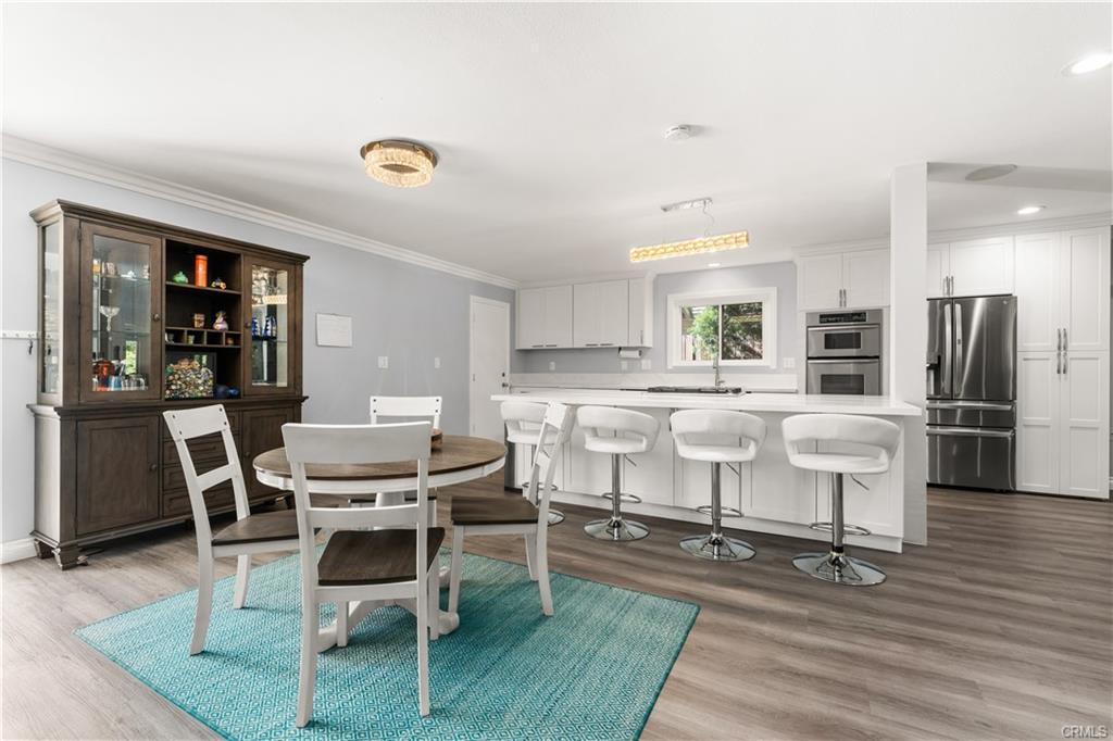1170 Gleneagles — quartz island kitchen with stainless appliances and breakfast bar seating