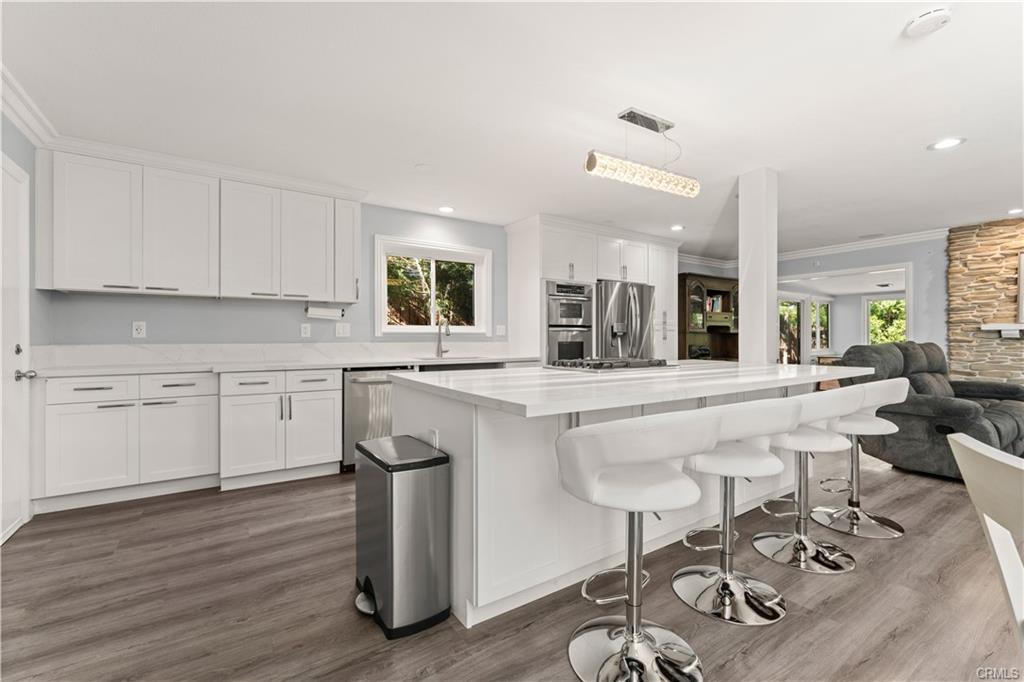 1170 Gleneagles — open kitchen with oversized quartz island and bar stools
