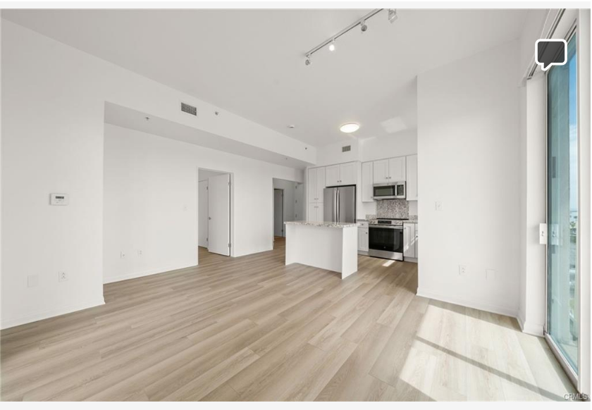 488 E Ocean Blvd #717 — great room open to the kitchen with balcony access