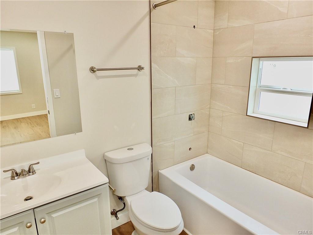 1335 W Burnett St — remodeled full bathroom with tub and tile surround