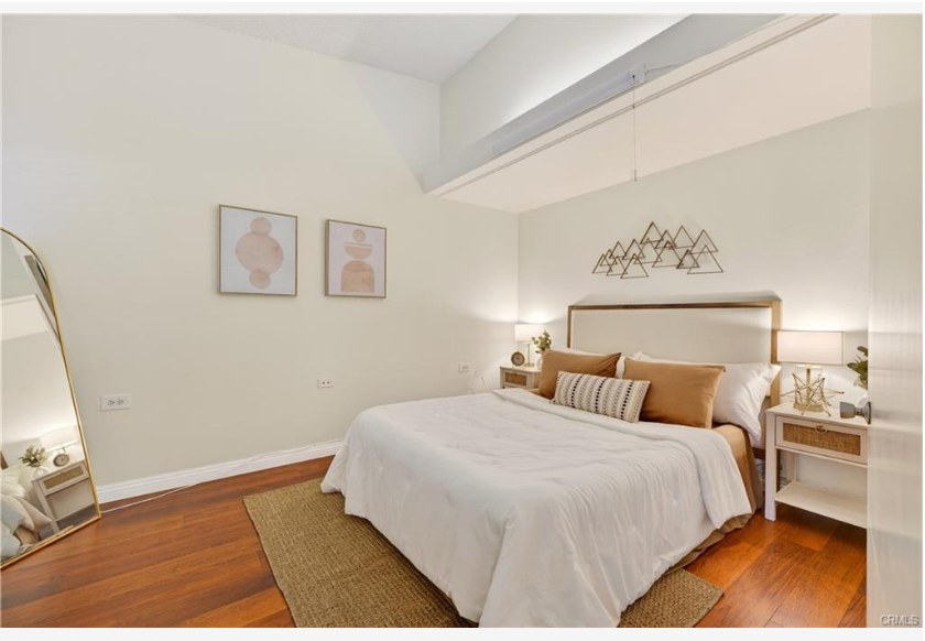 1200 Canoe Brook Dr #19D — primary bedroom with vaulted ceiling and neutral furnishings