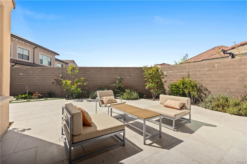 142 Sabbia — oversized entertaining patio and landscaped yard