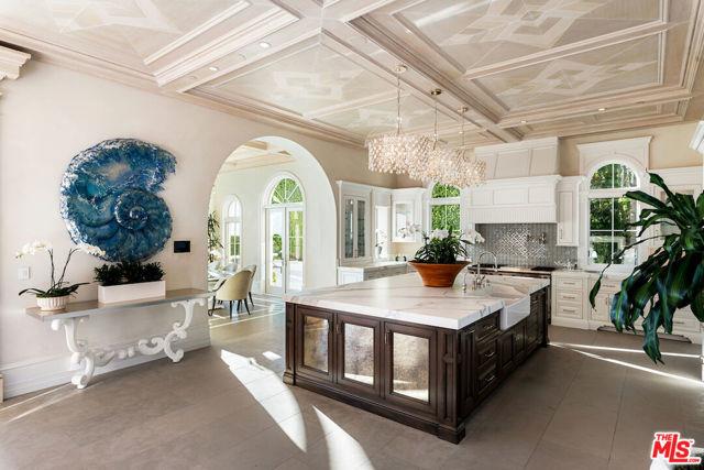 6 Mystique — interior and exterior view 10