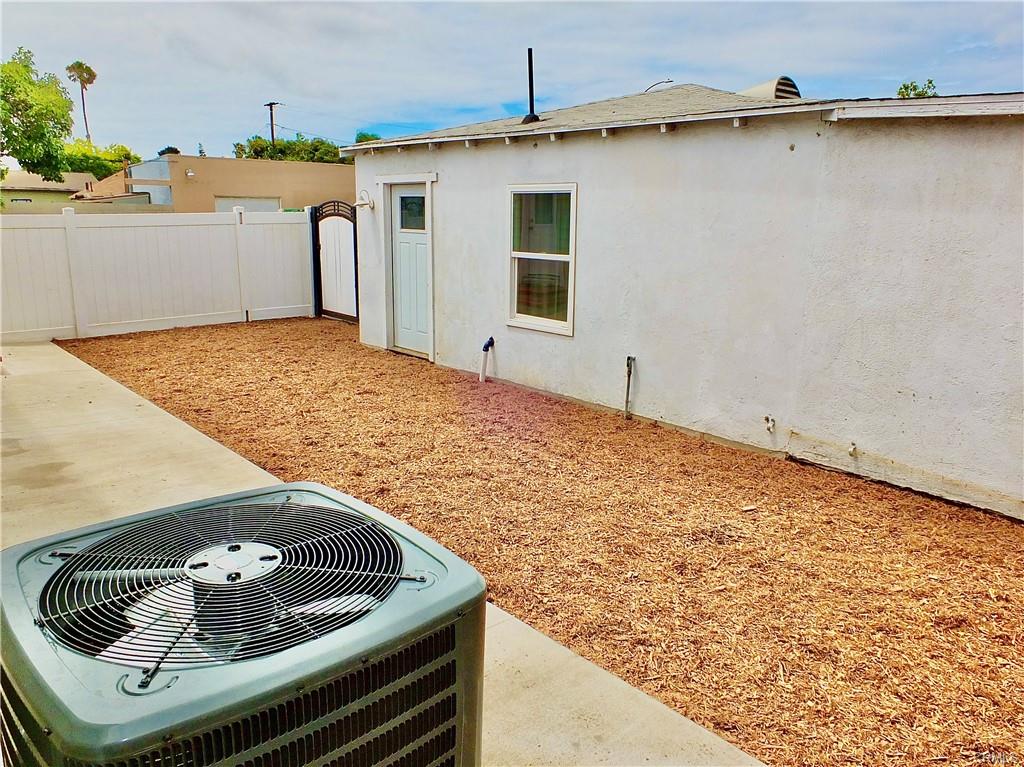 1335 W Burnett St — detached ADU and gated side yard