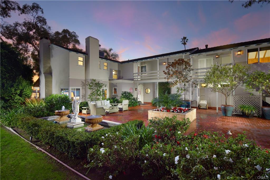 20 Harbor Island — brick courtyard entry and manicured grounds