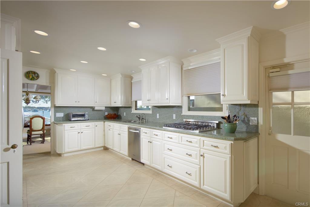 20 Harbor Island — kitchen with white cabinetry and stone counters