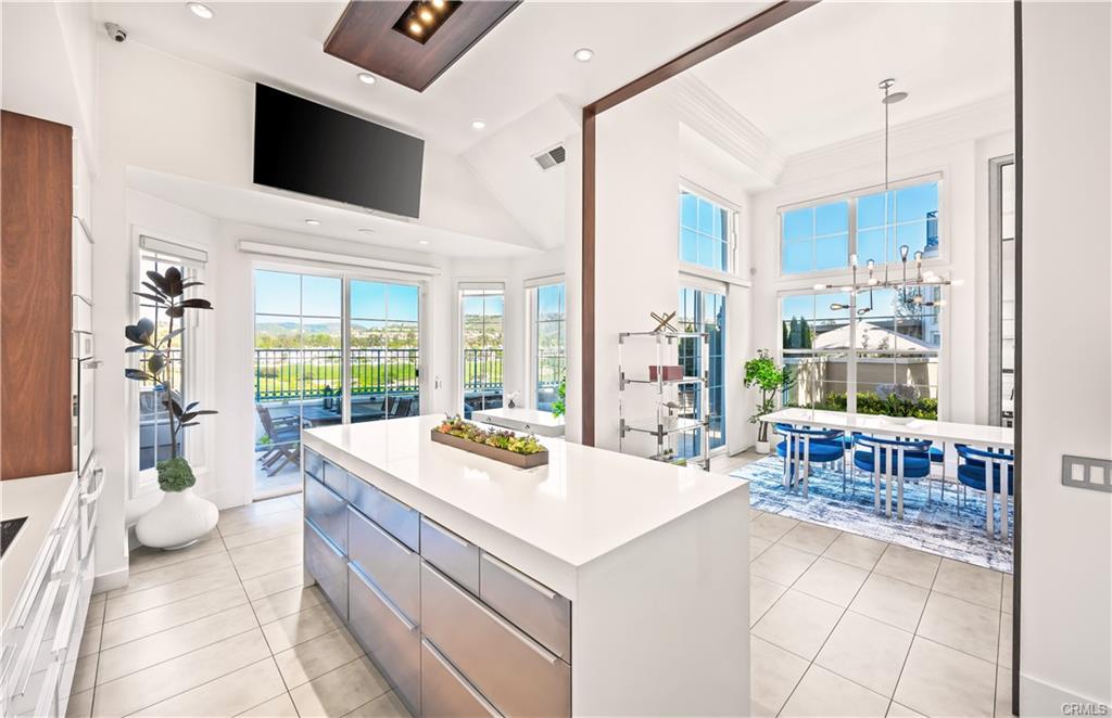 4 Chandon — kitchen island with high-gloss cabinetry